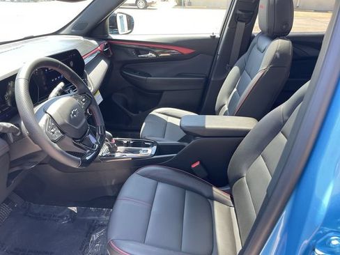 Used 2025 Chevrolet TrailBlazer RS w/ Convenience Package FWD image 11