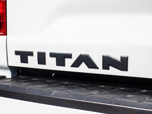 Used 2023 Nissan Titan SV w/ SV Convenience Package RWD image 10