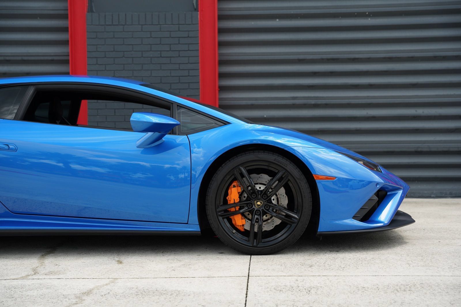 Used 2020 Lamborghini Huracan EVO RWD image 3