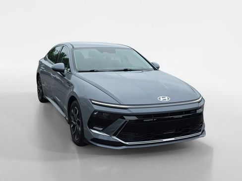Used 2024 Hyundai Sonata SEL FWD image 2
