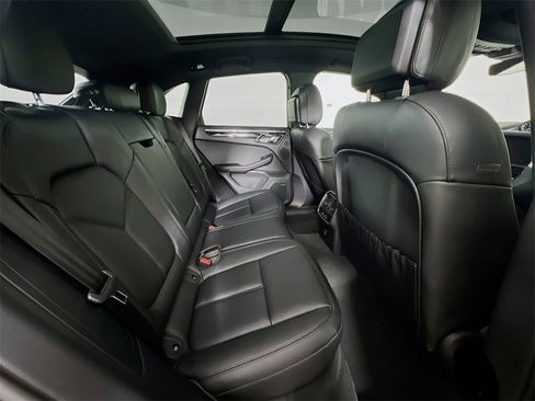 New 2026 Porsche Macan image 29