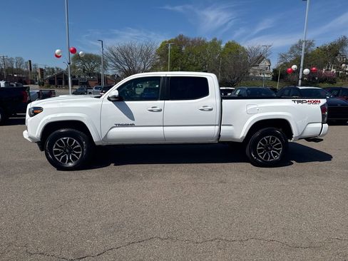 Used 2023 Toyota Tacoma TRD Sport w/ Technology Package AWD/4WD image 4
