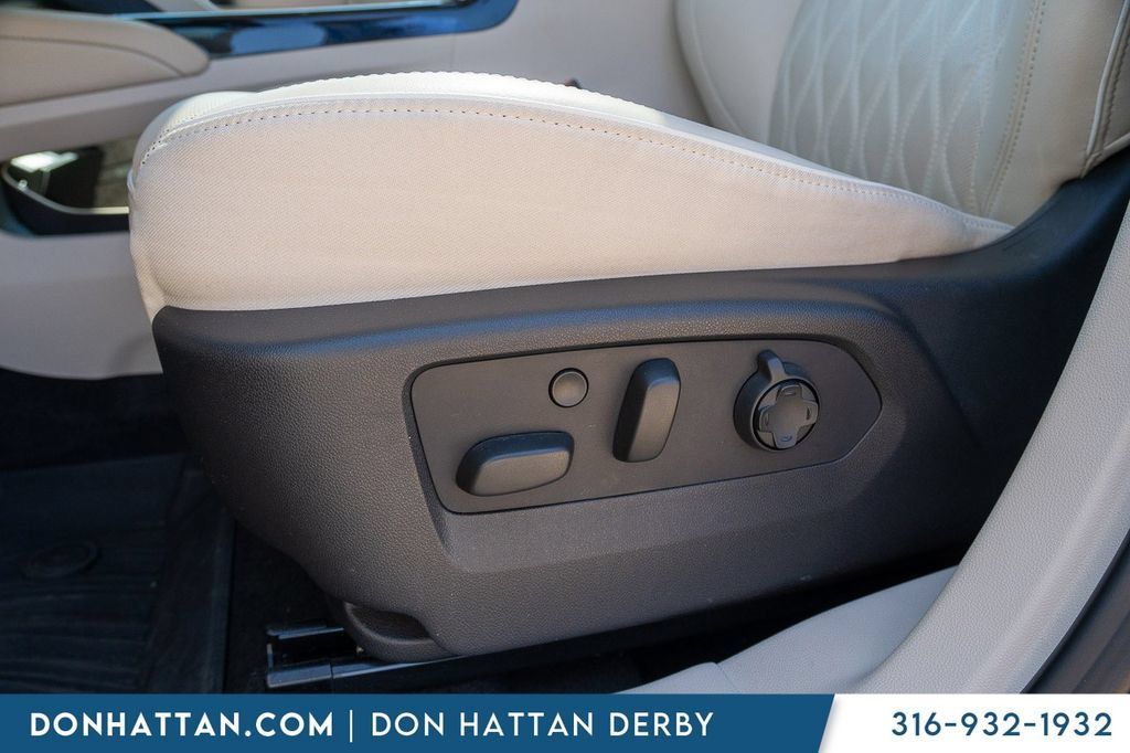 Used 2022 Buick Envision Avenir w/ Premium Seat Package FWD image 16