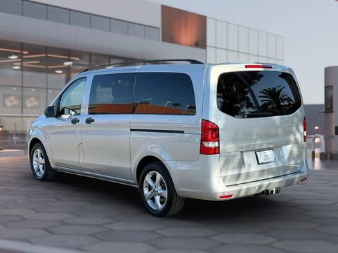 Used 2018 Mercedes-Benz Metris Passenger image 3