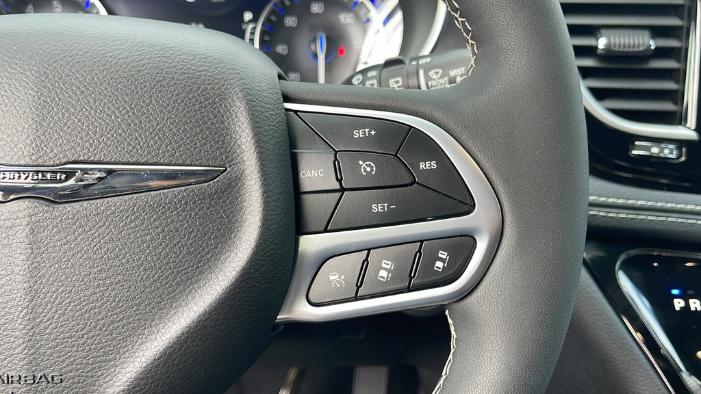 Used 2026 Chrysler Pacifica Select FWD image 23
