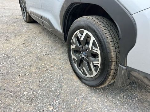Used 2025 Subaru Forester Premium AWD/4WD image 32