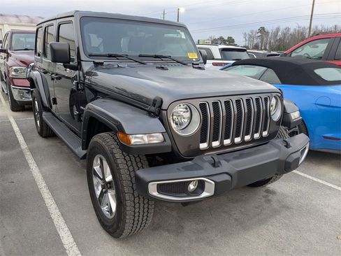 Used 2022 Jeep Wrangler Unlimited Sahara w/ Cold Weather Group image 12