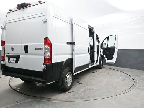 Used 2025 RAM ProMaster 2500 w/ Convenience Group image 42