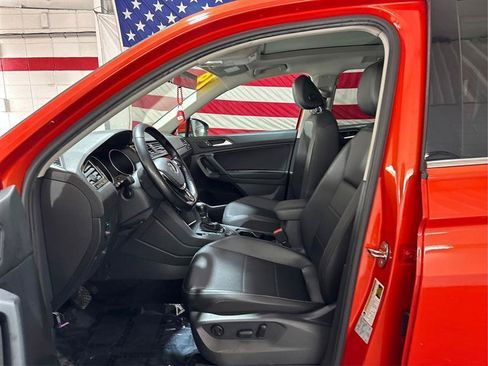 Used 2019 Volkswagen Tiguan SE w/ Panoramic Sunroof Package AWD/4WD image 9