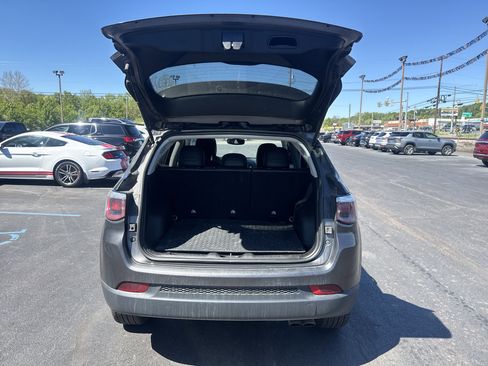 Used 2019 Jeep Compass Limited AWD/4WD image 5
