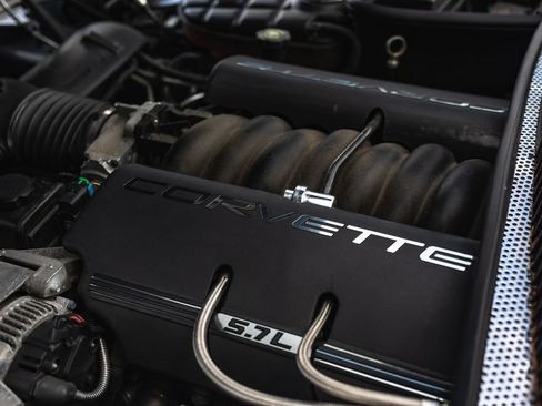 Used 1998 Chevrolet Corvette Coupe w/ Memory Pkg RWD image 11