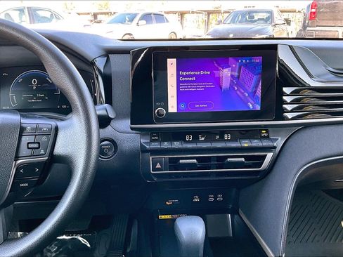 Used 2025 Toyota Camry LE image 6