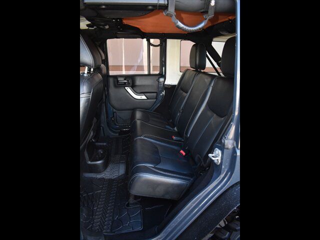 Used 2017 Jeep Wrangler Unlimited Rubicon w/ Connectivity Group AWD/4WD image 19