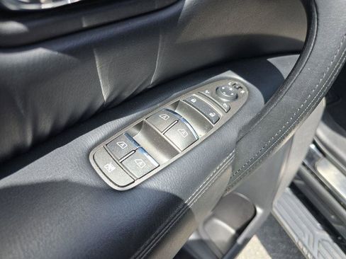 Used 2022 Nissan Armada SL w/ Captain's Chairs Package AWD/4WD image 19