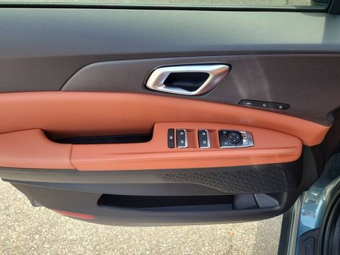 New 2026 Kia Carnival Hybrid FWD image 21