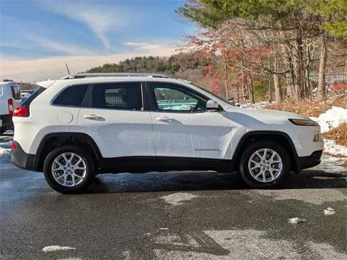 Certified 2017 Jeep Cherokee Latitude w/ Comfort/Convenience Group image 4