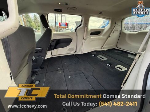 Used 2023 Chrysler Voyager LX image 9