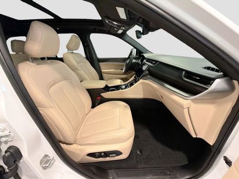 Used 2023 Jeep Grand Cherokee Limited image 24