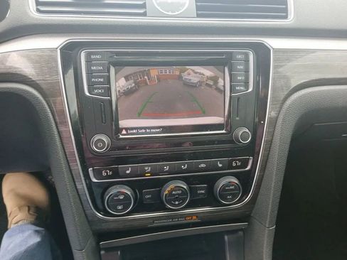 Used 2016 Volkswagen Passat 1.8T SE image 12