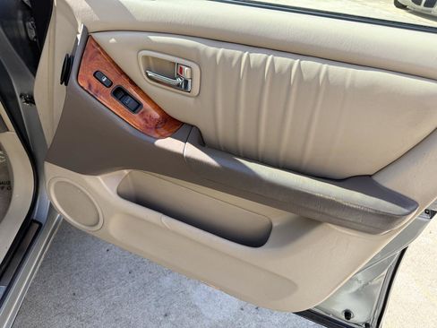 Used 2003 Lexus RX 300 2WD w/ Premium Plus Value Pkg image 24