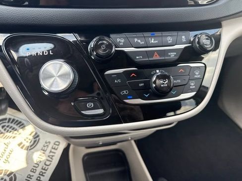 Used 2018 Chrysler Pacifica Touring-L w/ Advanced Safetytec Group FWD image 24