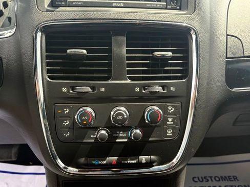 Used 2020 Dodge Grand Caravan SE FWD image 16