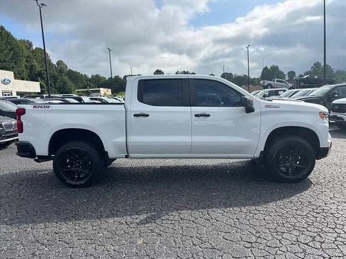 Used 2023 Chevrolet Silverado 1500 LT Trail Boss w/ Protection Package AWD/4WD image 9