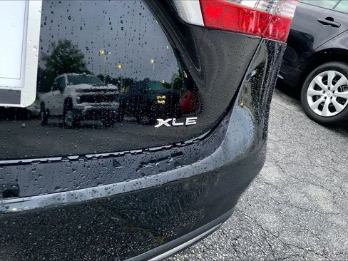 Used 2016 Toyota Avalon XLE FWD image 10