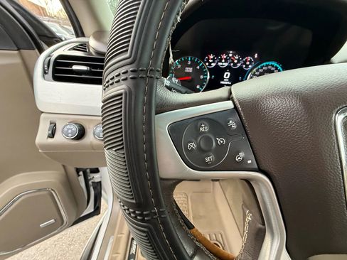 Used 2017 GMC Yukon XL SLT w/ Open Road Package image 32