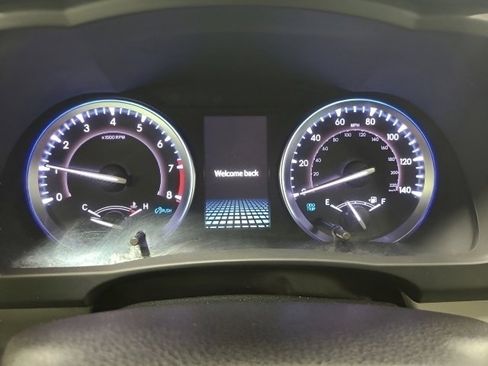 Used 2019 Toyota Highlander XLE AWD/4WD image 32