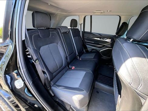 Used 2022 Jeep Grand Cherokee Laredo w/ Luxury Tech Group I image 25