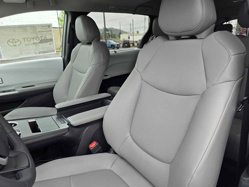 New 2026 Toyota Sienna XLE AWD/4WD image 24