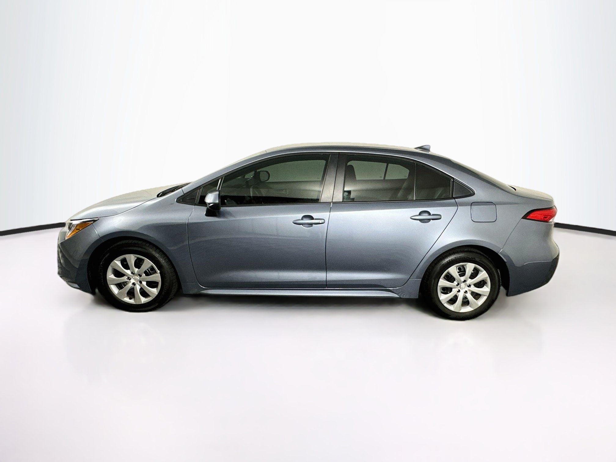 Used 2026 Toyota Corolla LE FWD image 4
