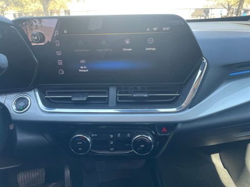 Used 2025 Chevrolet Trax LT image 17