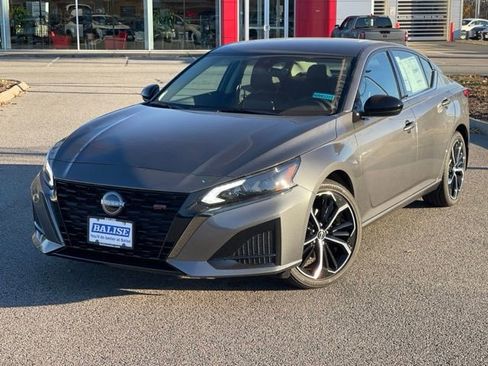 New 2025 Nissan Altima 2.5 SR image 9