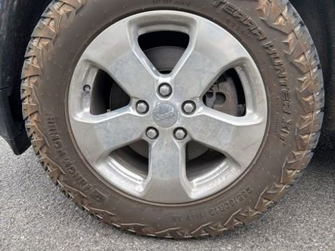 Used 2012 Jeep Grand Cherokee Limited AWD/4WD image 2