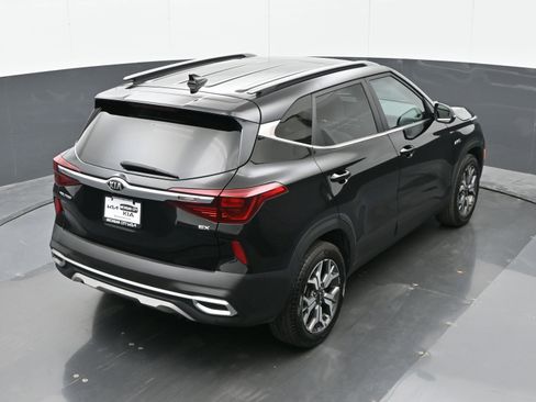 Used 2021 Kia Seltos EX image 32