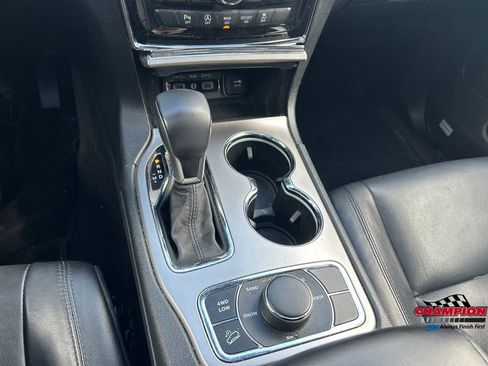 Used 2019 Jeep Grand Cherokee Limited AWD/4WD image 17