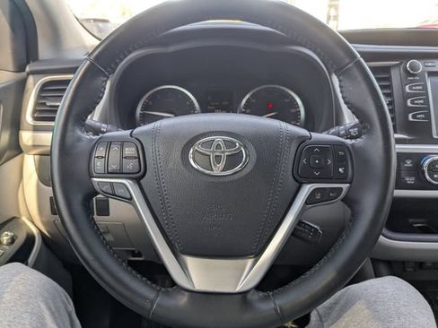 Used 2017 Toyota Highlander XLE image 30