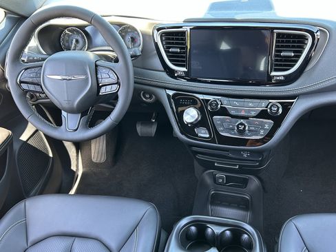 New 2026 Chrysler Pacifica Select w/ S Appearance Package FWD image 12