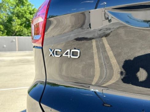 Certified 2023 Volvo XC40 B5 Ultimate w/ Protection Package Premier AWD/4WD image 38