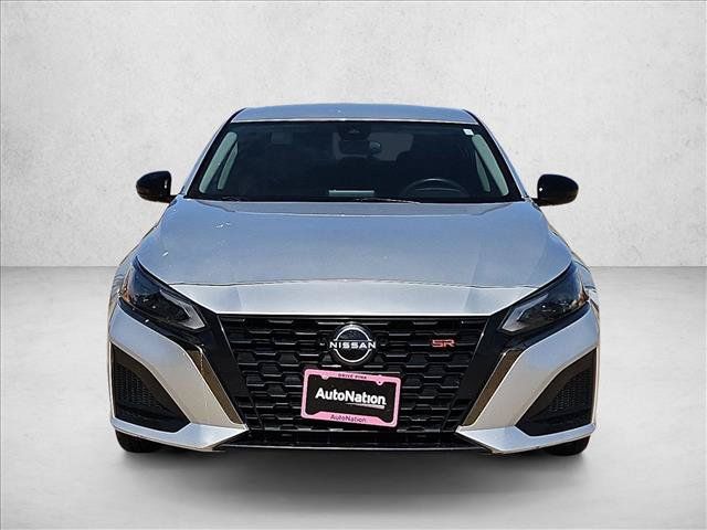 Used 2024 Nissan Altima 2.5 SR FWD image 2