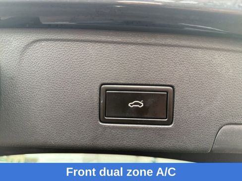 Used 2021 Volkswagen Atlas Cross Sport SEL Premium R-Line image 31