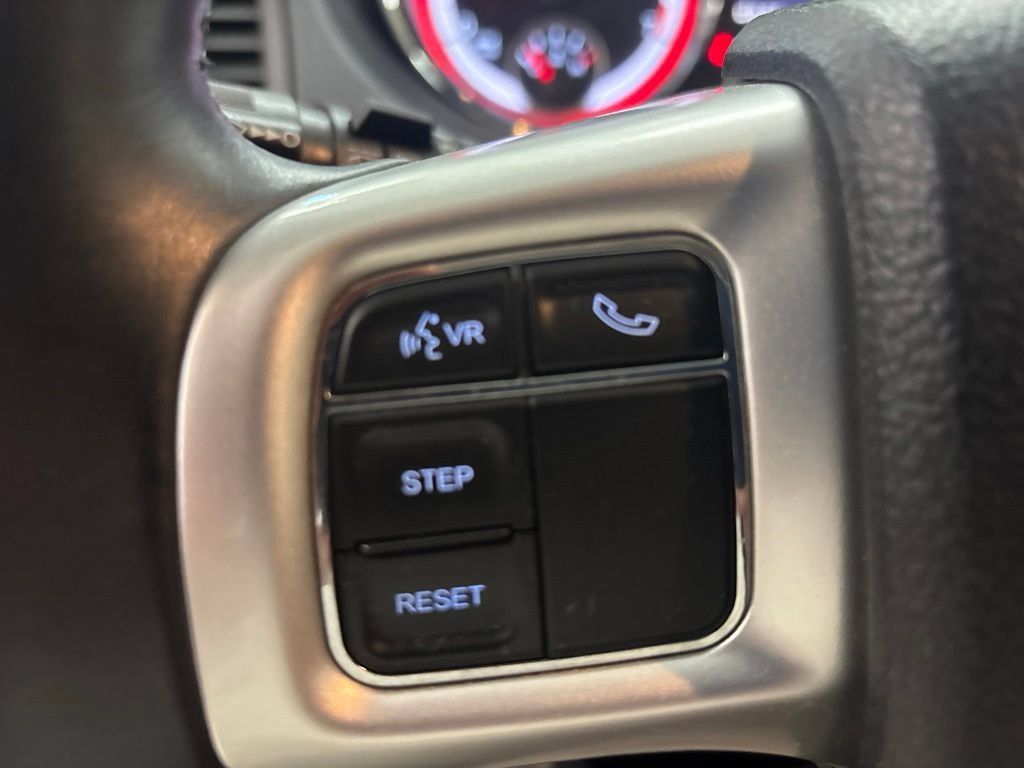 Used 2015 Dodge Grand Caravan SXT w/ UConnect Hands-Free Group FWD image 17