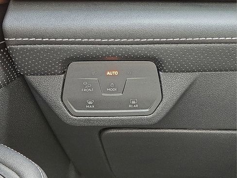 Used 2024 Volkswagen Atlas SE image 30