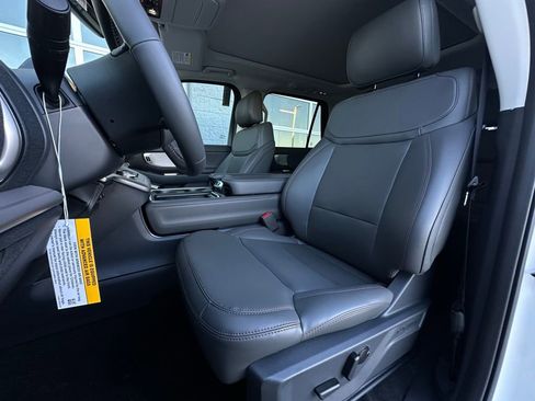 New 2025 Ford Expedition Active image 30