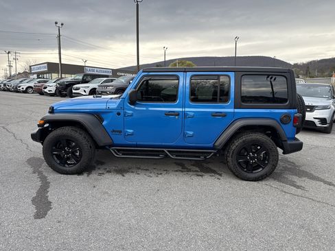Used 2022 Jeep Wrangler Unlimited Sport image 7