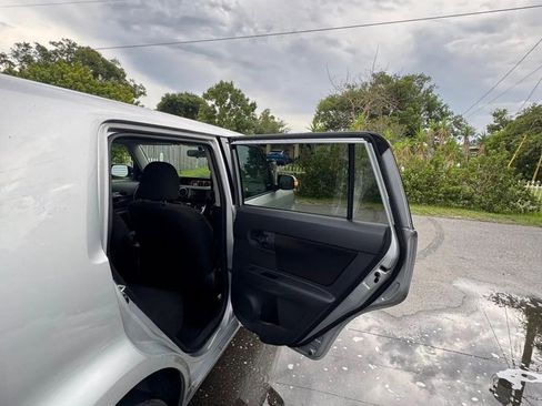 Used 2009 Scion xB FWD image 15