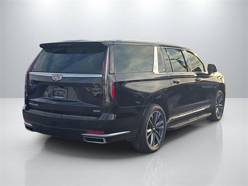 Used 2023 Cadillac Escalade ESV Premium Luxury image 5