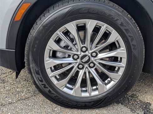 Used 2024 Cadillac XT4 Premium Luxury image 9